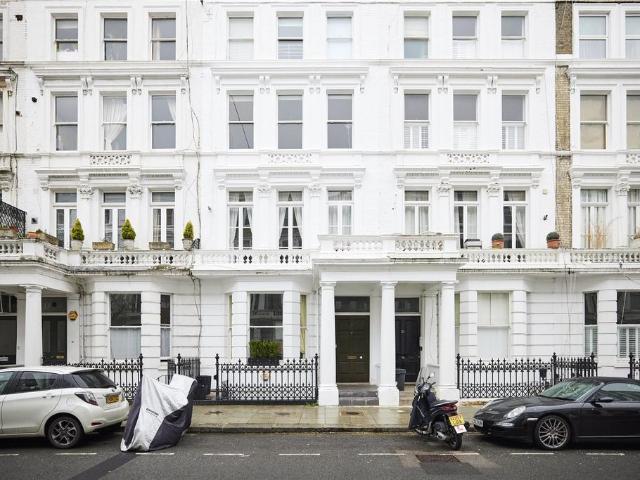 Flat for sale in West Kensington, Greater London