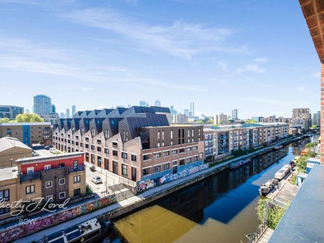 Flat for sale in Bromley-by-Bow, Poplar Grove