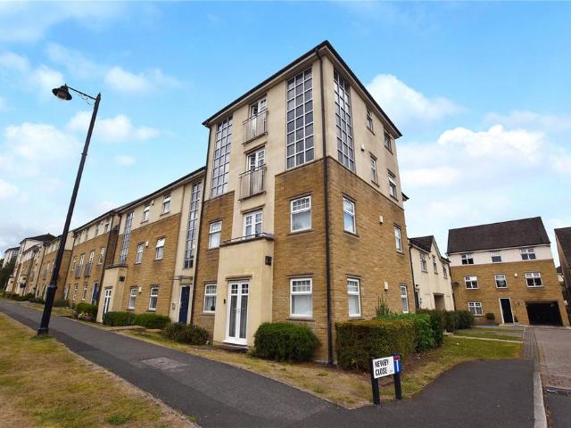 Flat for sale in West Yorkshire