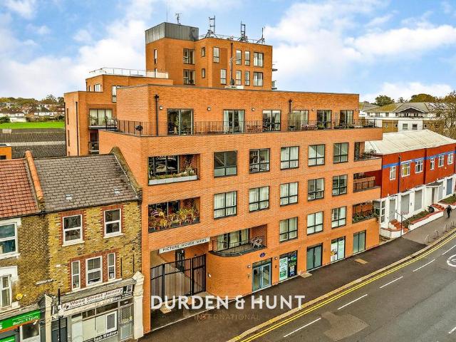 Flat for sale in Upper Walthamstow, Greater London