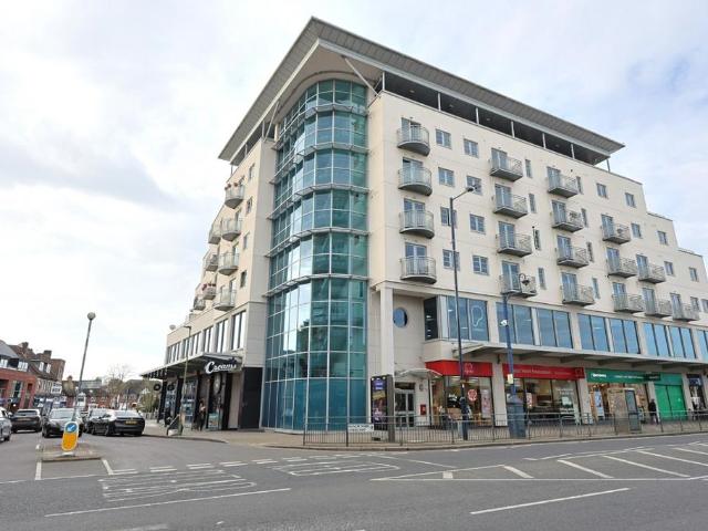 Flat for sale in Edgware, London Borough of Barnet