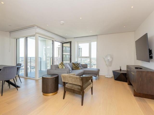 Flat for sale in Shepherd's Bush, Greater London