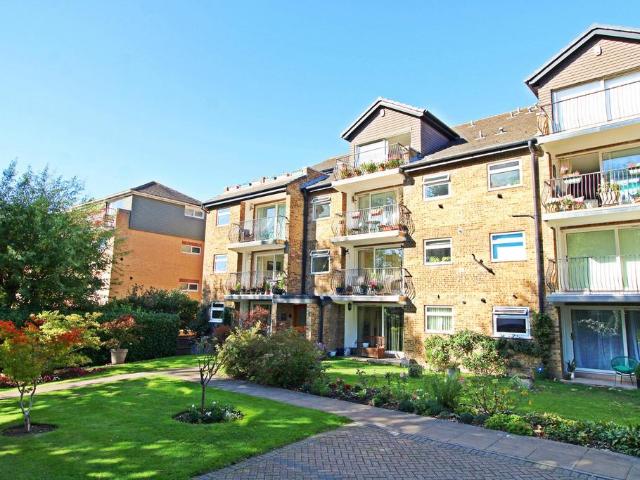 Flat for sale in Beckenham, Greater London