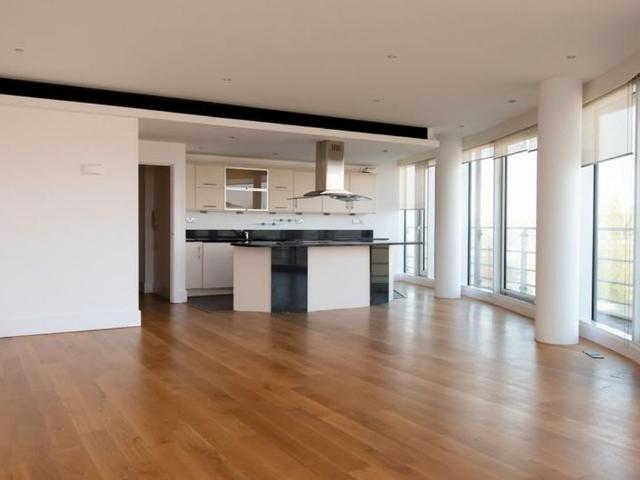Flat for sale in Putney, Greater London