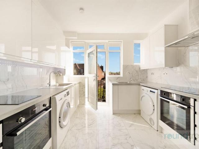 Flat for sale in Golders Green, Greater London