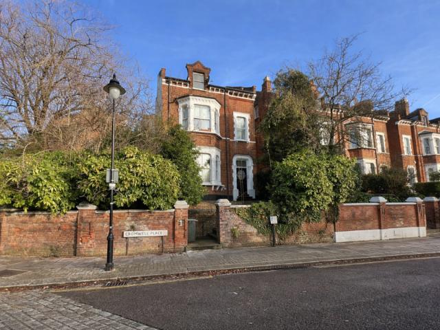 Flat for sale in Crouch End, Greater London