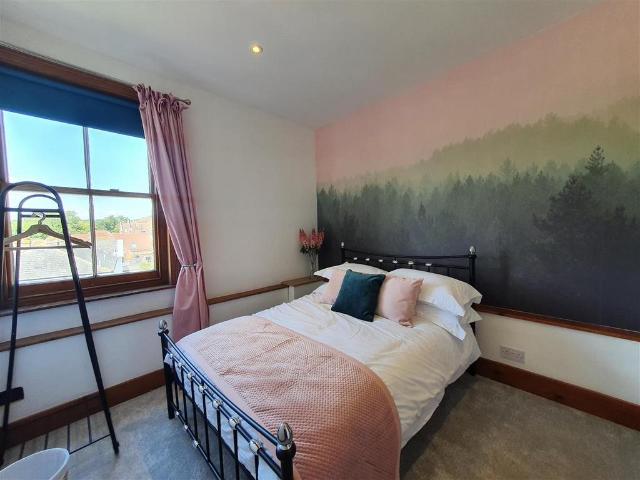 Flat for sale in The King's Mile, The Bridge