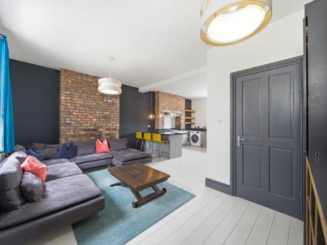 Flat for sale in Georgia, Greater Manchester