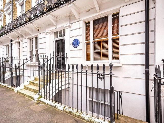 Flat for sale in Chelsea, Greater London