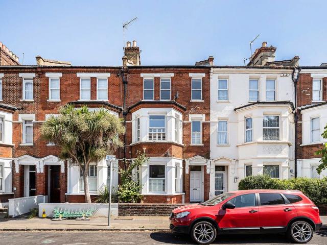Flat for sale in Camberwell, Greater London