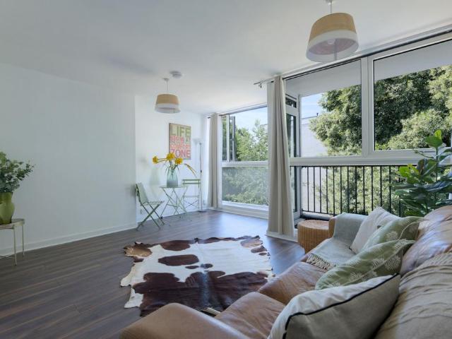 Flat for sale in Holloway, Greater London