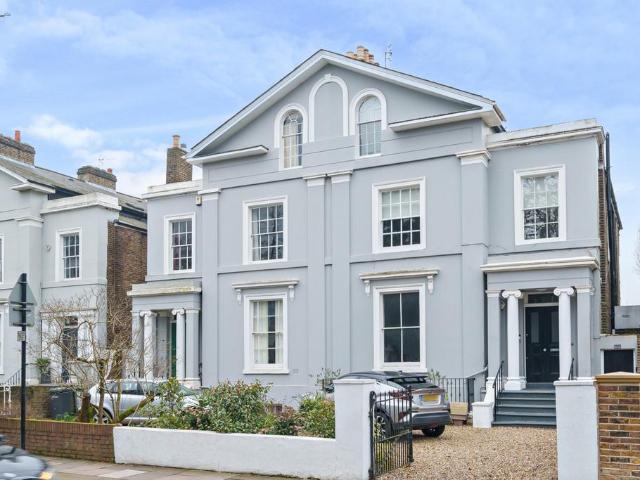 Flat for sale in London Borough of Lewisham, Blackheath