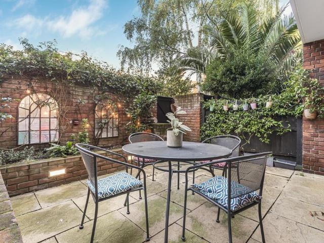 Flat for sale in Tachbrook Estate, Greater London