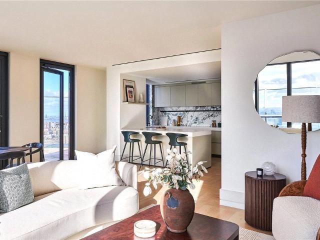 Flat for sale in Bishopsgate, Greater London