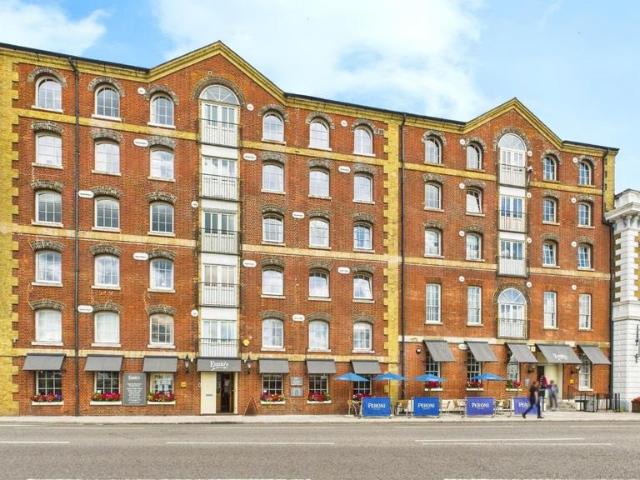 Flat for sale in Old Town, Southampton