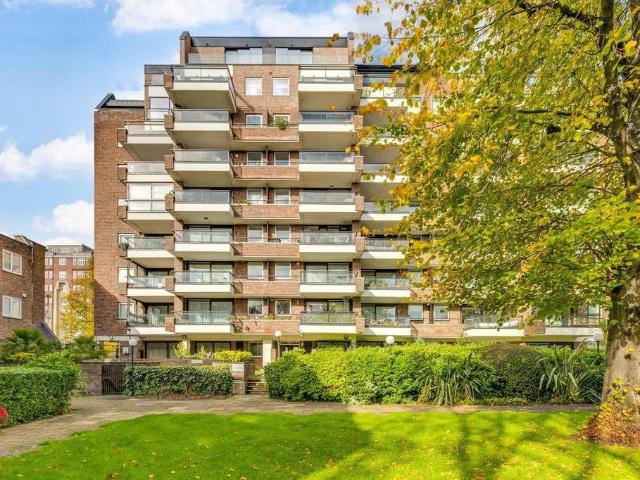 Flat for sale in St. John's Wood, Greater London