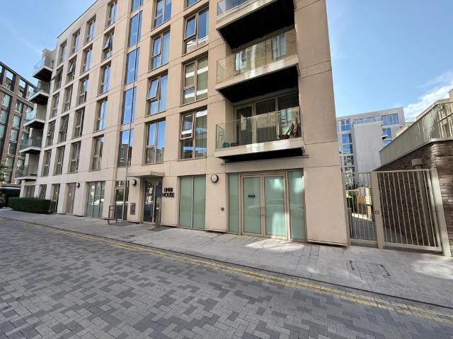 Flat for sale in Silvertown, Greater London
