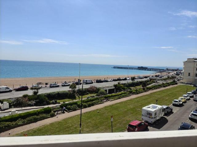 Flat for sale in Blacklands, Guestling Green