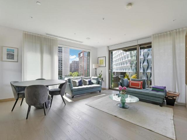 Flat for sale in Nine Elms, Greater London