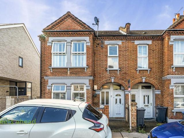 Flat for sale in London Borough of Croydon, Thornton Heath