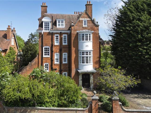 Flat for sale in The Slade, Oxfordshire