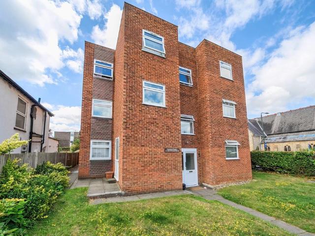 Flat for sale in Albany Park, Greater London