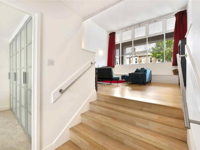 Flat for sale in Earlsfield, Greater London