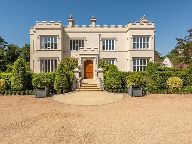 Flat for sale in Pachesham Park, Surrey