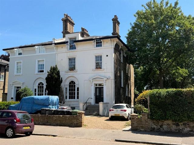 Flat for sale in London Borough of Lewisham, Blackheath