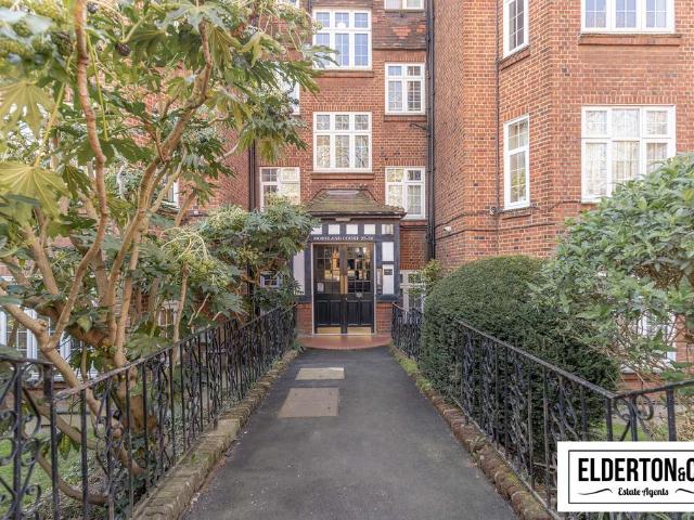 Flat for sale in Golders Green, Greater London