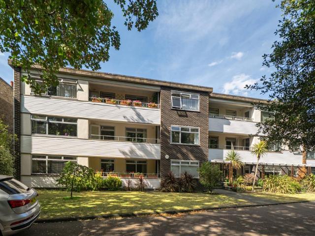 Flat for sale in Kidbrooke, Greater London