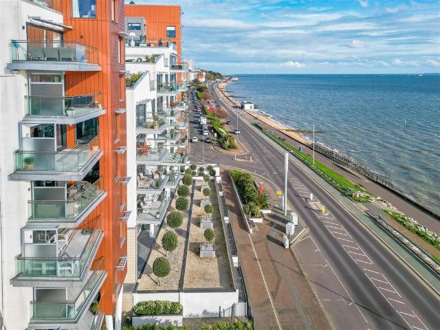 Flat for sale in Alton Barnes, Essex