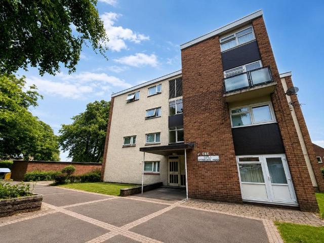 Flat for sale in Moortown, West Yorkshire
