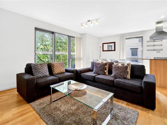 Flat for sale in St. George in the East, Wapping
