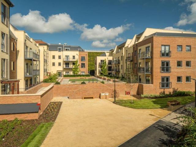 Flat for sale in Fole, Surrey