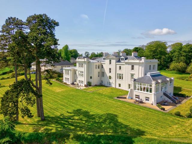 Flat for sale in Gatehead, Scotland