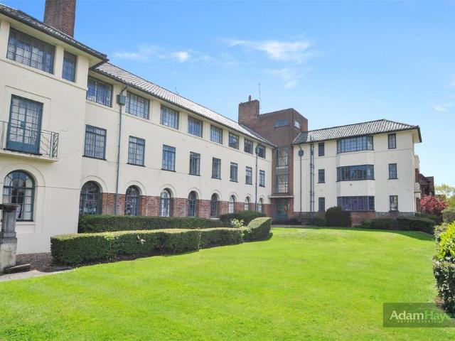 Flat for sale in Temple Fortune, Greater London
