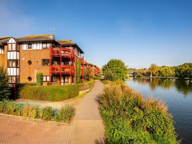 Flat for sale in Caversham, Reading