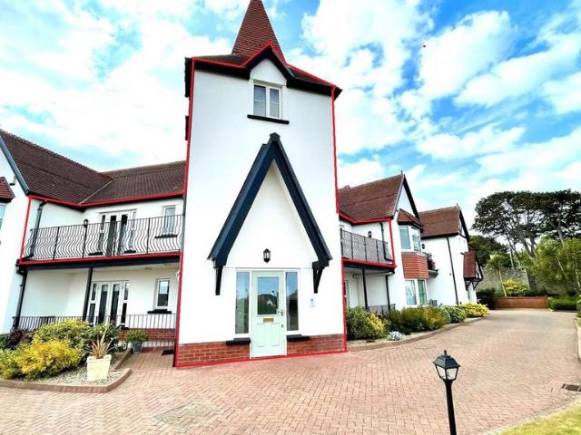 Flat for sale in Craigside, Wales