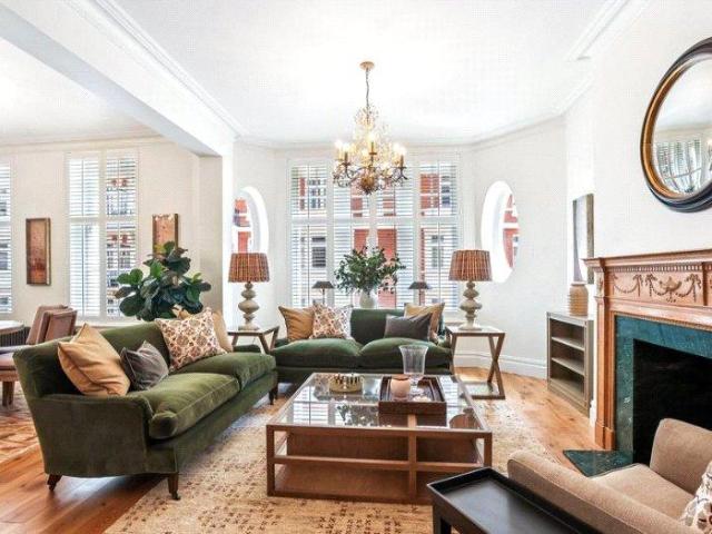 Flat for sale in Hans Town, Greater London