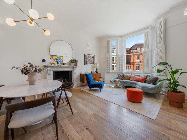 Flat for sale in Belsize Park, Greater London