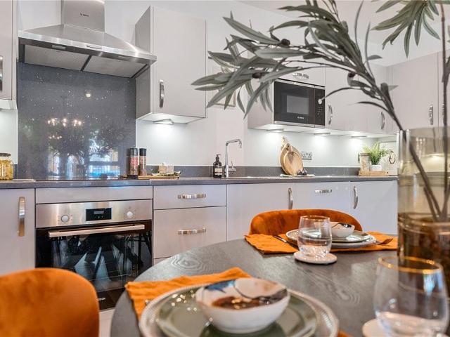 Flat for sale in Longlands, Greater London