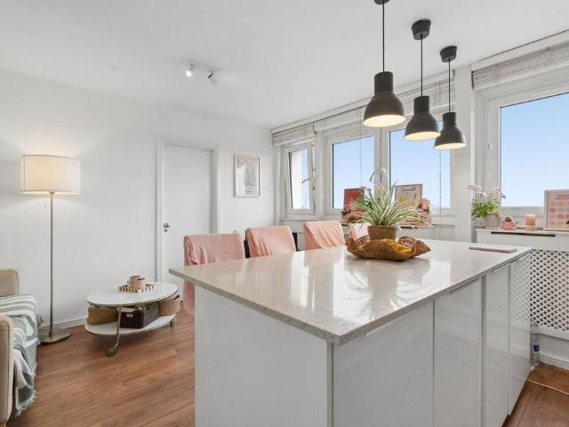 Flat for sale in Stockwell Park, Greater London