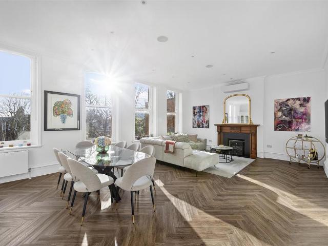 Flat for sale in West Hampstead, Greater London
