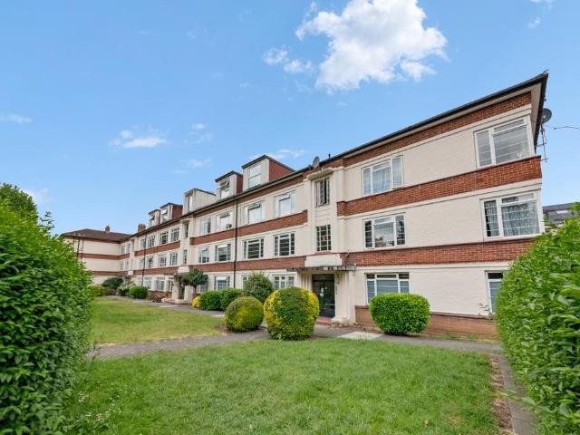 Flat for sale in London Borough of Hounslow, Isle Of Man