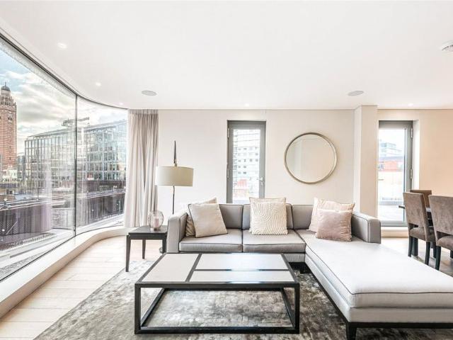 Flat for sale in Victoria, Greater London