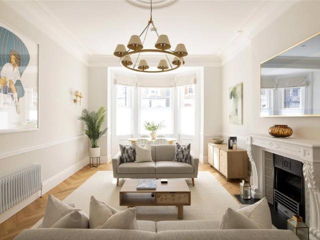 Flat for sale in Brompton, Greater London