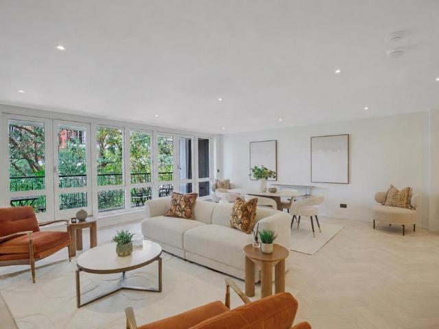 Flat for sale in West Hampstead, Greater London