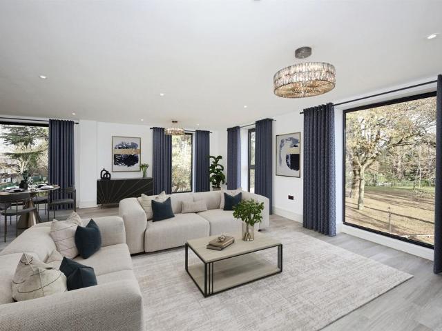 Flat for sale in Blossomfield, West Midlands
