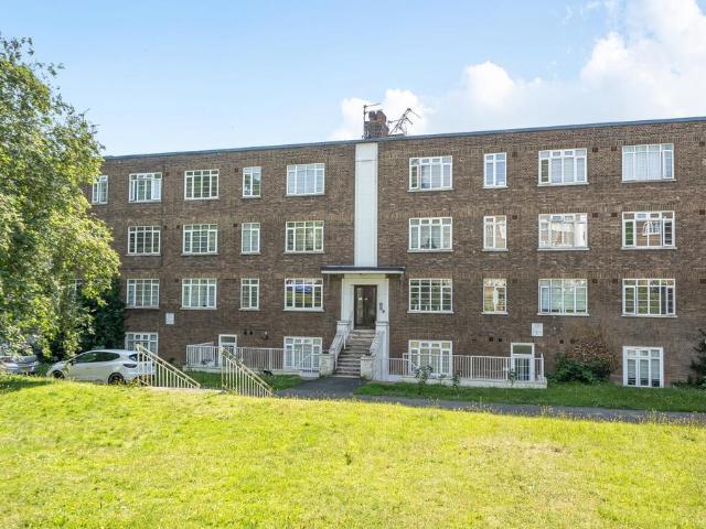 Flat for sale in London Borough of Croydon, Greater London
